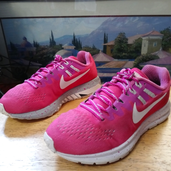 Nike Shoes - 👟👟NIKE AIR PINK ZOOM STRUCTURE🛍👡GET YOUR PINK COLORS ON.👚🩱